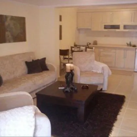 Big 1 Bed Apt, 2 And 2 Persons, Hs *