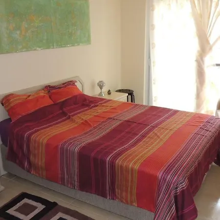 Big 1 Bed Apt, 2 And 2 Persons, Hs