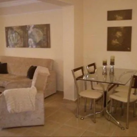 Big 1 Bed Apt, 2 And 2 Persons, Hs *